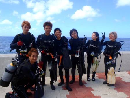 沖縄ダイビング☆８・２０　サンゴコース体験ダイビング　１０時半　しおん・とも・ゆうり