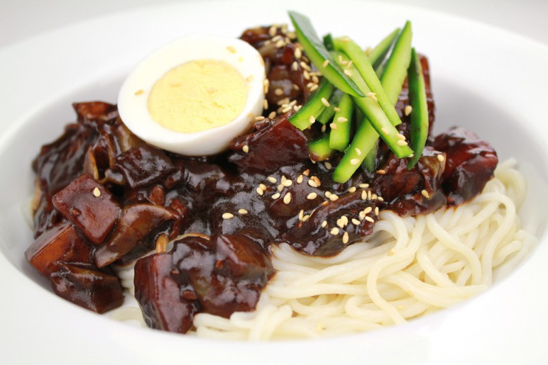 Jajangmyeon_by_KFoodaddict